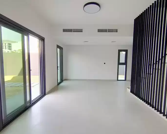 Residential Ready Property 3 Bedrooms U/F Villa in Compound  for rent in Dubai #38890 - 1  image 