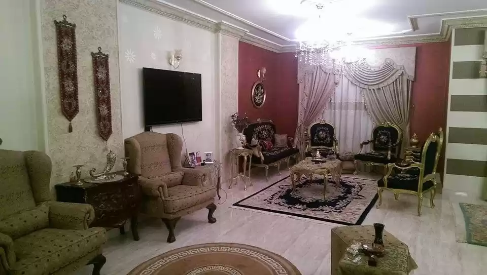 Жилой Готовая недвижимость 2 спальни Ж/Ж Квартира  продается в Каир , Каир-губернаторство #41803 - 1  image 