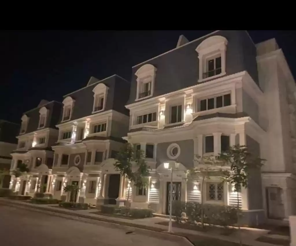 سكني عقار جاهز 4 غرف  غير مفروش فيلا  للبيع في دبي #45956 - 1  صورة 