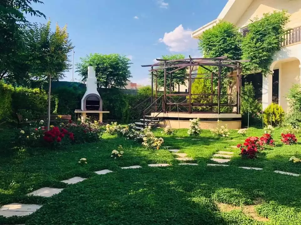 Residential Ready Property 4+maid Bedrooms S/F Villa in Compound  for sale in Baghdad Governorate #46139 - 1  image 