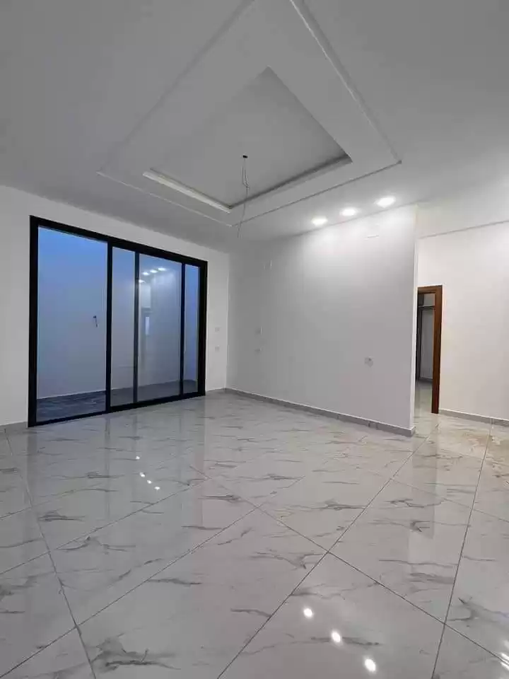 Residential Ready Property 4 Bedrooms U/F Apartment  for rent in Baghdad Governorate #49530 - 1  image 