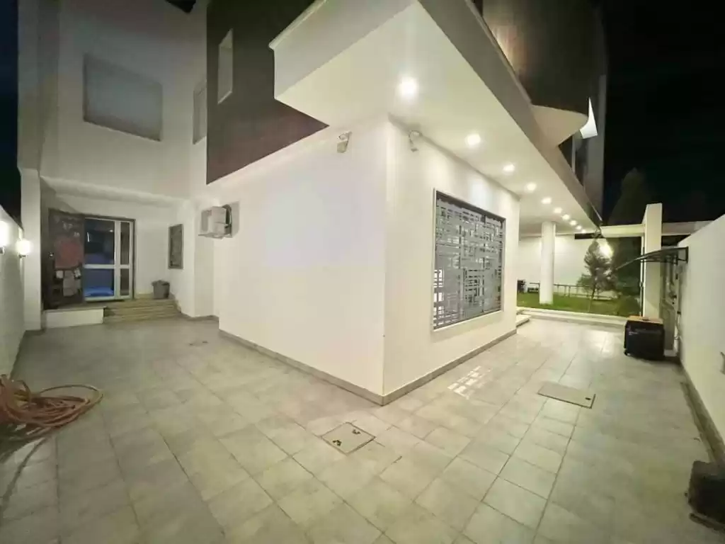 Residential Ready Property 4 Bedrooms F/F Duplex  for sale in Baghdad Governorate #49739 - 1  image 