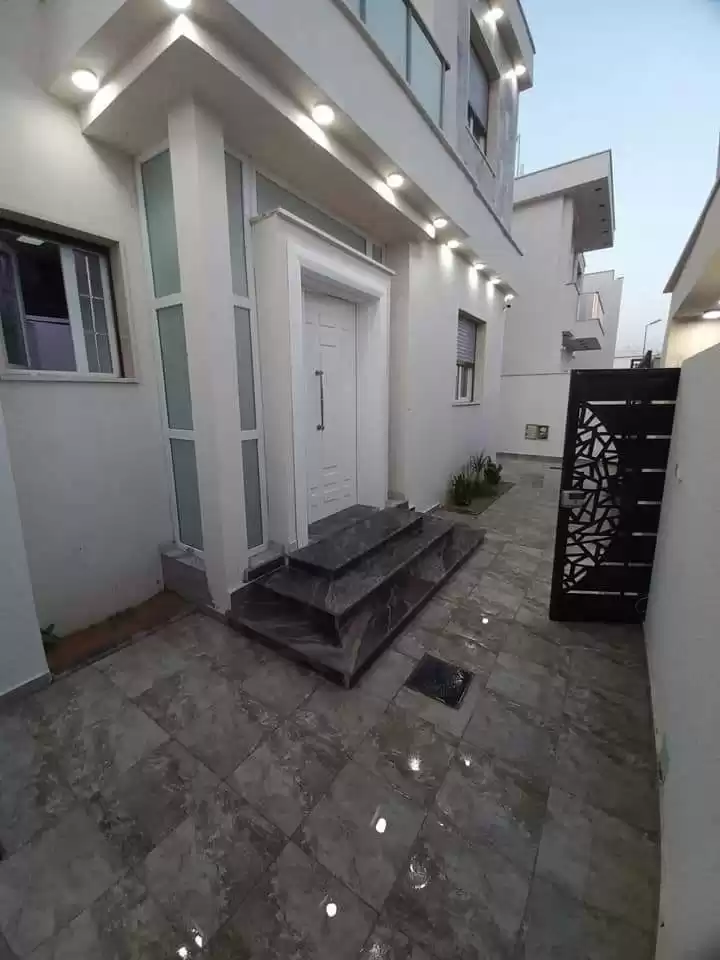 Residential Ready Property 5 Bedrooms F/F Duplex  for sale in Baghdad Governorate #49744 - 1  image 