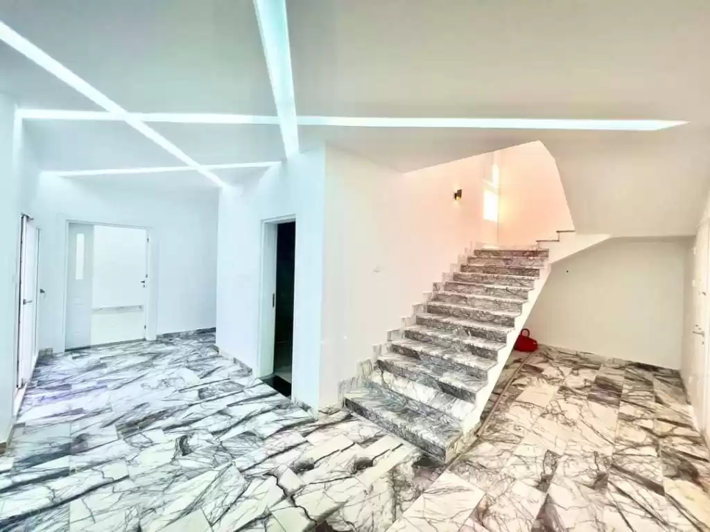 سكني عقار جاهز 7 غرف  نصف مفروش دوبلكس  للبيع في محافظة بغداد #49763 - 1  صورة 