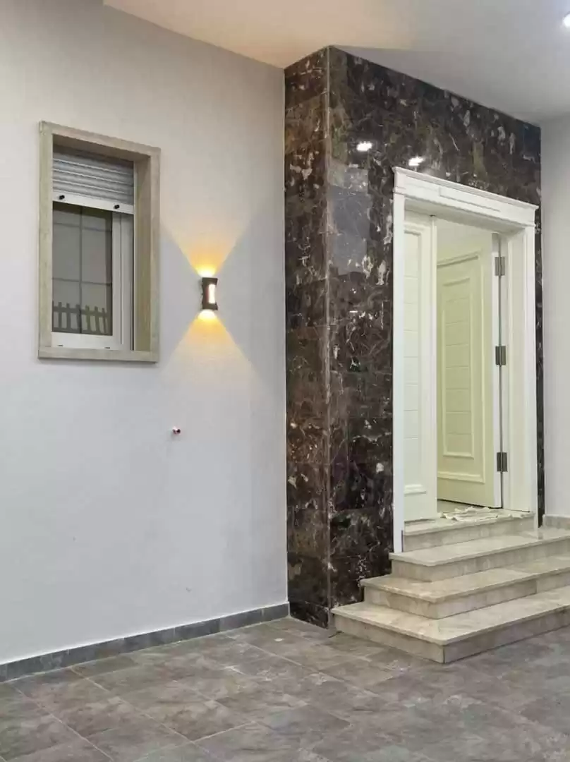 Residential Ready Property 4 Bedrooms S/F Duplex  for sale in Baghdad Governorate #49777 - 1  image 