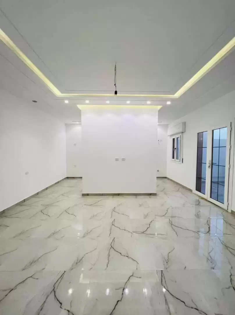 Résidentiel Propriété prête 2 + femme de chambre U / f Appartement  à vendre au Gouvernorat de Bagdad #49781 - 1  image 