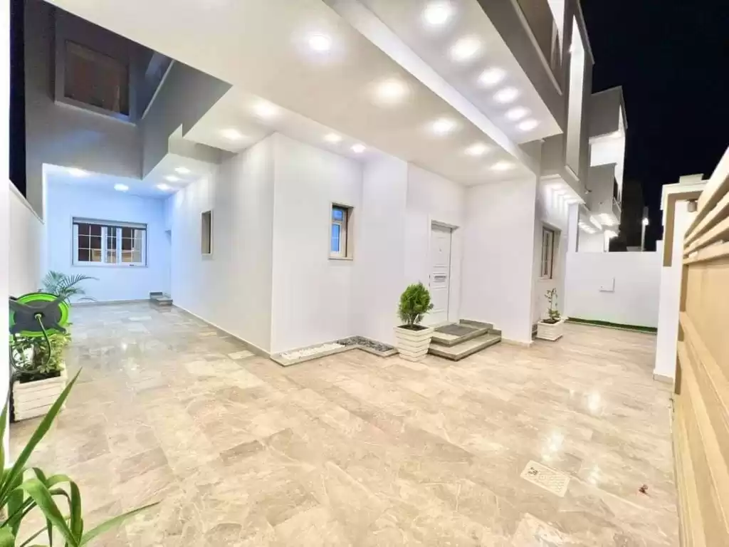 سكني عقار جاهز 4 + غرفة خادمة غير مفروش فيلا  للبيع في محافظة بغداد #49786 - 1  صورة 