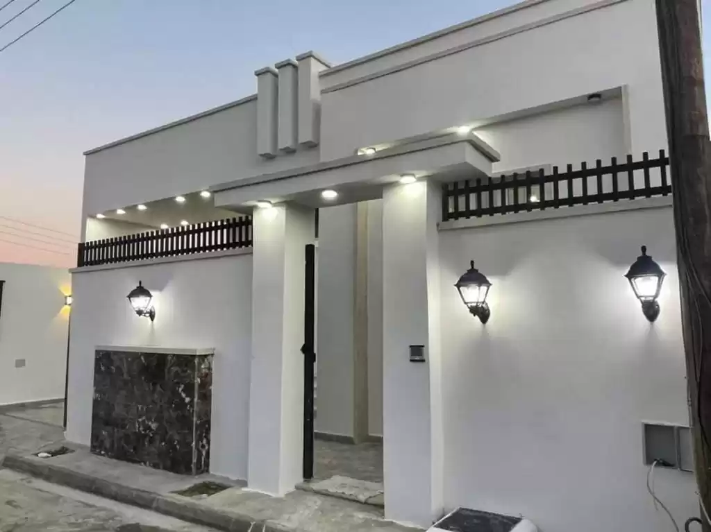Residential Ready Property 5 Bedrooms U/F Duplex  for sale in Baghdad Governorate #49787 - 1  image 