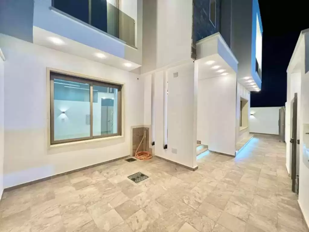 yerleşim Hazır Mülk 7 Yatak Odası U/F Müstakil Villa  satılık içinde Bağdat Valiliği #49804 - 1  image 