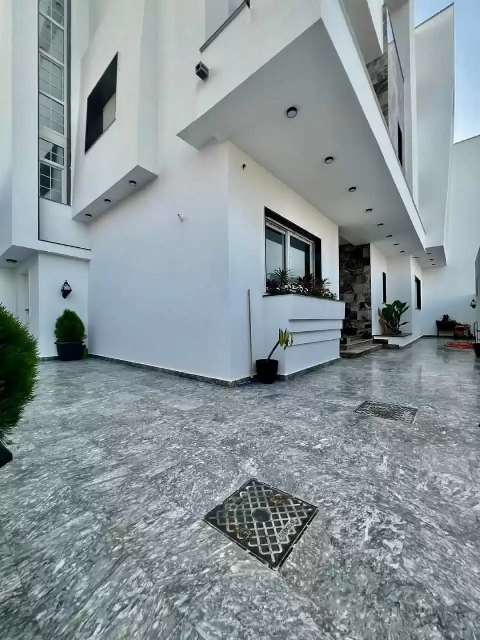 Residential Ready Property 7 Bedrooms S/F Standalone Villa  for sale in Baghdad Governorate #49806 - 1  image 