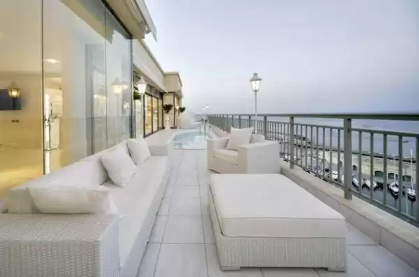 Residential Ready Property 2+maid Bedrooms U/F Penthouse  for sale in The Pearl , Doha #50292 - 1  image 
