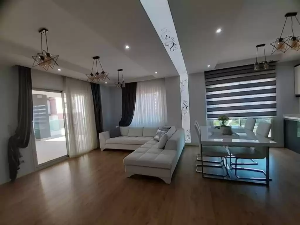 Wohn Klaar eigendom 3 Schlafzimmer S/F Duplex  zu verkaufen in Rumeilah , Doha #50645 - 1  image 