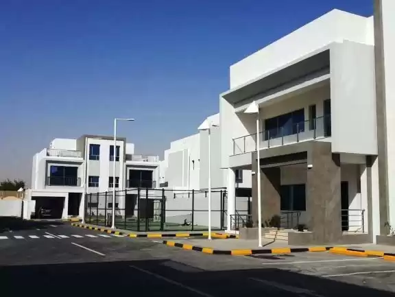 Wohn Klaar eigendom 4 Schlafzimmer F/F Villa in Verbindung  zu vermieten in Al Sadd , Doha #8062 - 1  image 