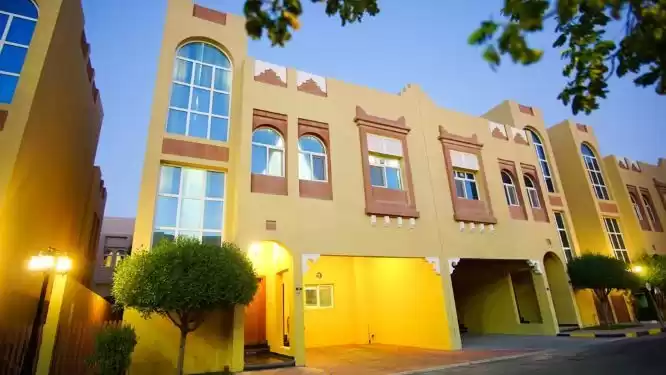 Wohn Klaar eigendom 4 Schlafzimmer S/F Villa in Verbindung  zu vermieten in Al Sadd , Doha #8088 - 1  image 