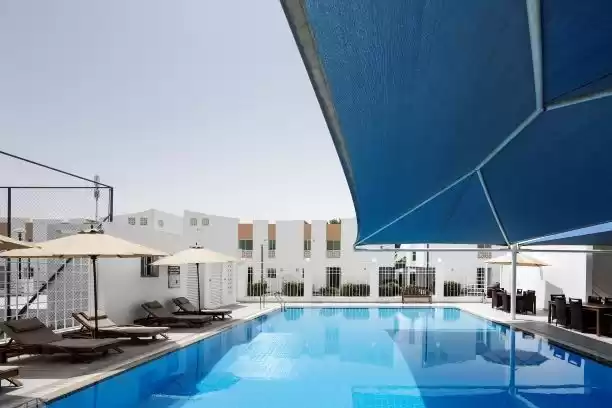 Résidentiel Propriété prête 3 chambres F / F Villa à Compound  a louer au Al-Sadd , Doha #8112 - 1  image 