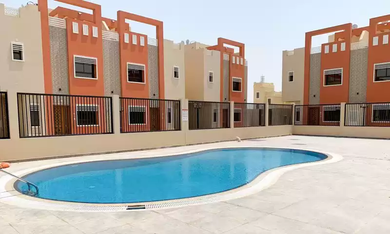 سكني عقار جاهز 4 غرف  غير مفروش فيلا في مجمع  للإيجار في السد , الدوحة #8115 - 1  صورة 