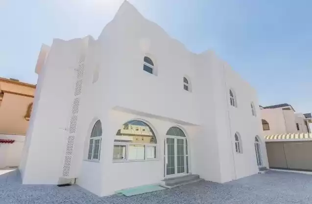 سكني عقار جاهز 5 غرف  غير مفروش فيلا في مجمع  للإيجار في السد , الدوحة #8124 - 1  صورة 