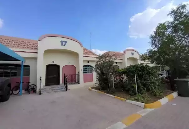 Résidentiel Propriété prête 3 chambres F / F Villa à Compound  a louer au Al-Sadd , Doha #8279 - 1  image 