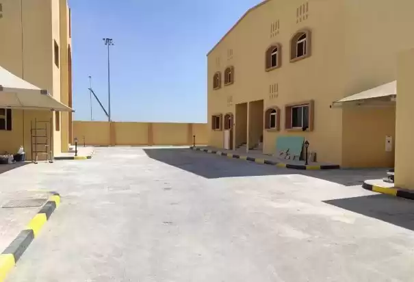 سكني عقار جاهز 4 غرف  نصف مفروش فيلا في مجمع  للإيجار في الدوحة #8348 - 1  صورة 