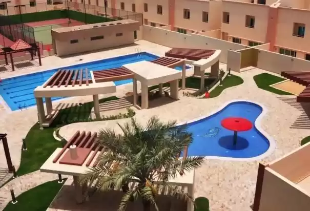 Résidentiel Propriété prête 4 + femme de chambre U / f Appartement  a louer au Al-Sadd , Doha #8389 - 1  image 