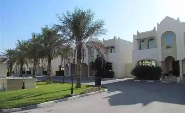 سكني عقار جاهز 3 + غرفة خادمة مفروش فيلا في مجمع  للإيجار في السد , الدوحة #8392 - 1  صورة 