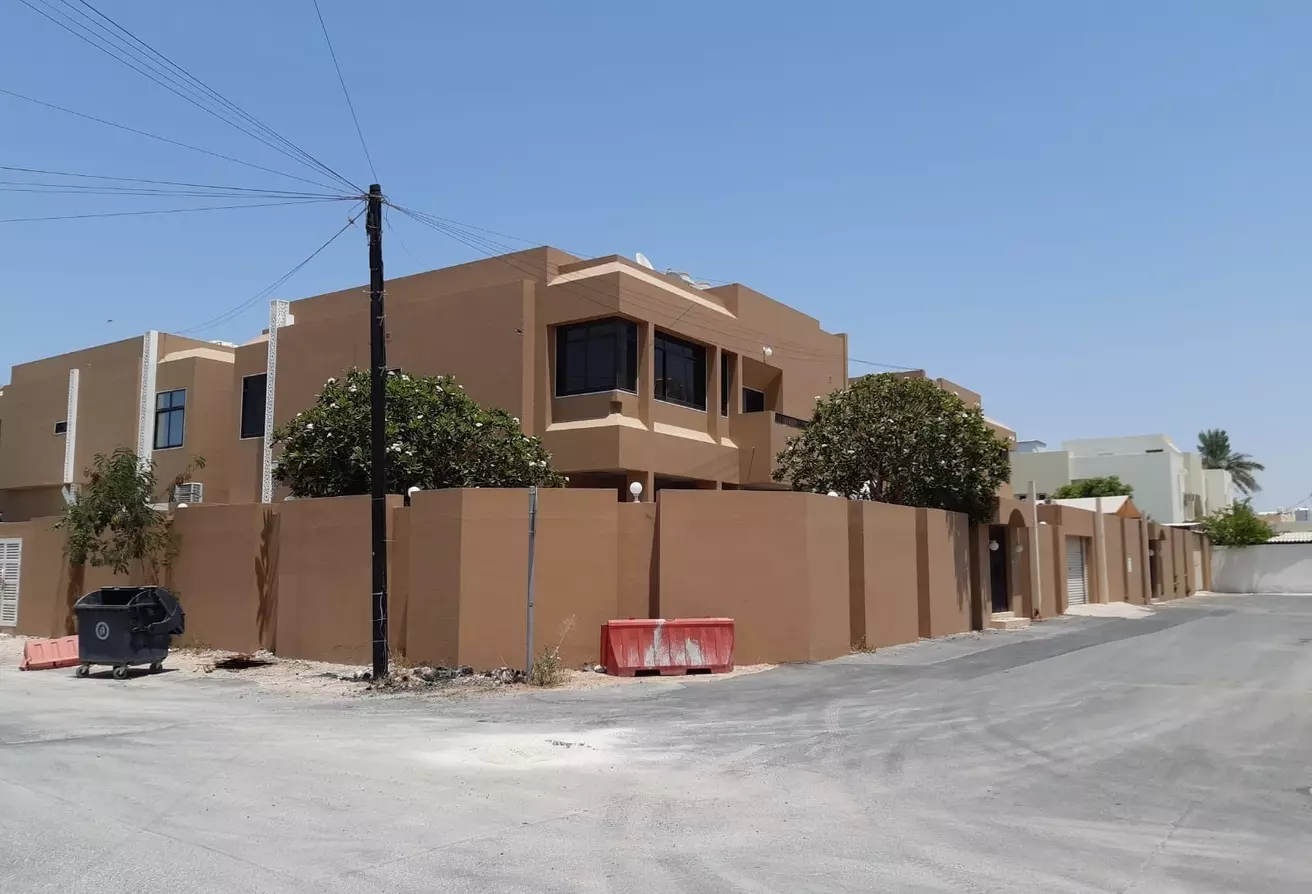 سكني عقار جاهز 4 غرف  نصف مفروش فيلا  للإيجار في السد , الدوحة #8433 - 1  صورة 