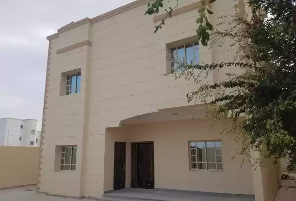 سكني عقار جاهز 5 + غرفة خادمة غير مفروش شقة  للإيجار في السد , الدوحة #8438 - 1  صورة 