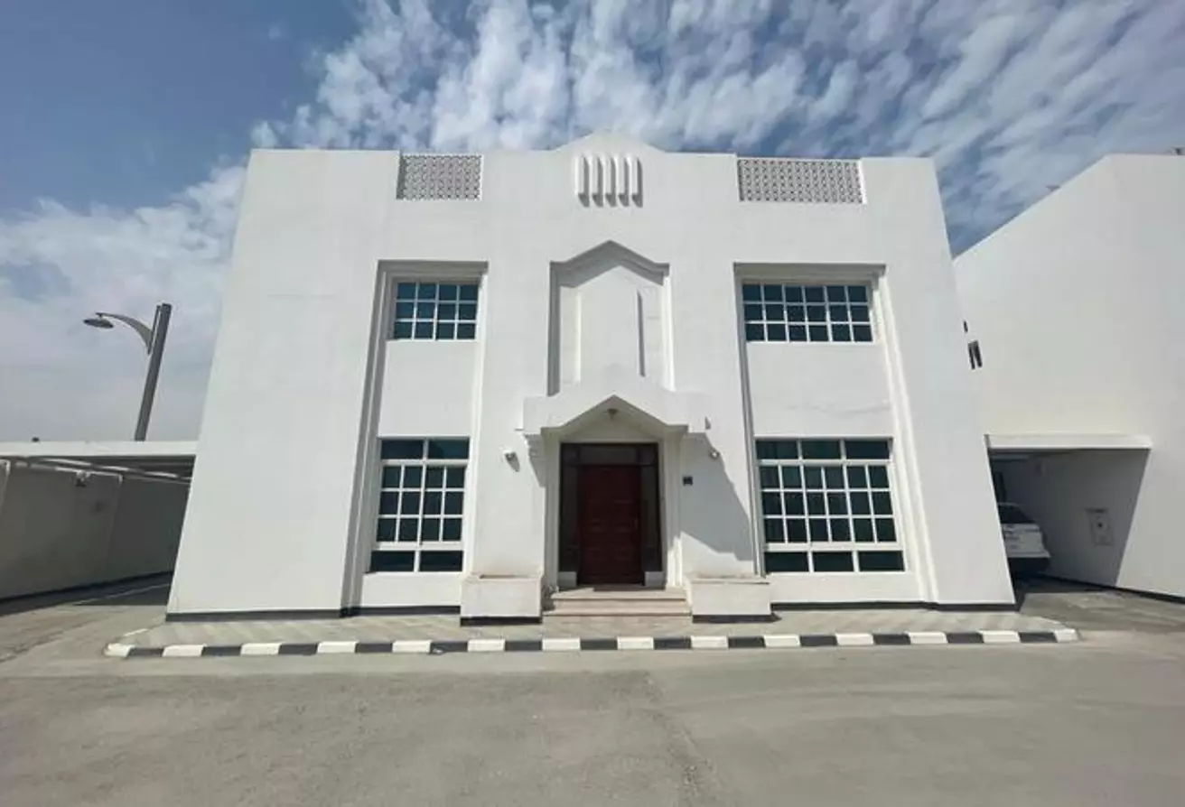 Residencial Listo Propiedad 4 + habitaciones de servicio S / F Compuesto  alquiler en al-sad , Doha #8492 - 1  image 