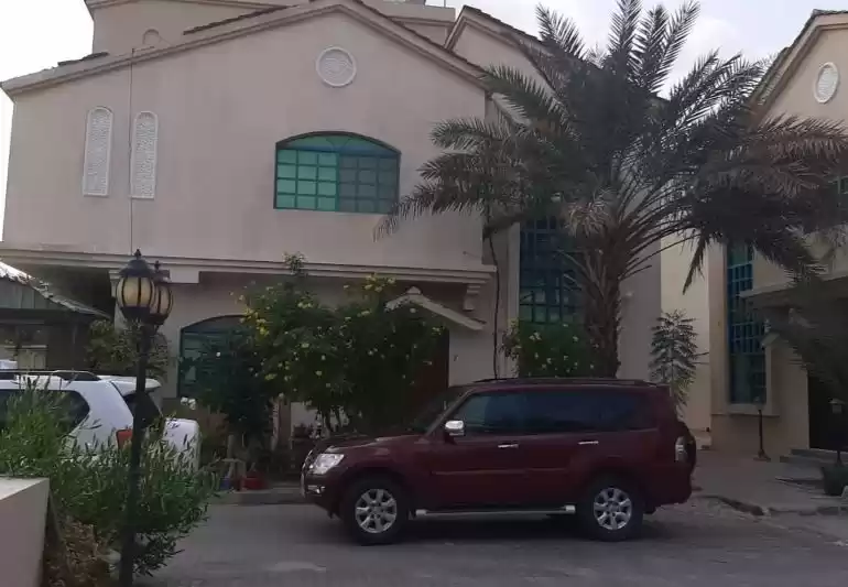 سكني عقار جاهز 5 + غرفة خادمة نصف مفروش فيلا في مجمع  للإيجار في السد , الدوحة #8508 - 1  صورة 