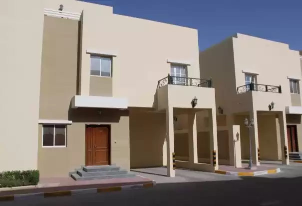 سكني عقار جاهز 4 + غرفة خادمة غير مفروش فيلا في مجمع  للإيجار في السد , الدوحة #8521 - 1  صورة 