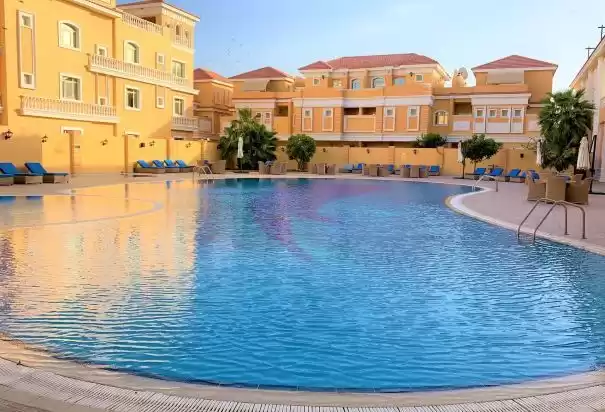 سكني عقار جاهز 5 + غرفة خادمة نصف مفروش فيلا في مجمع  للإيجار في السد , الدوحة #8525 - 1  صورة 
