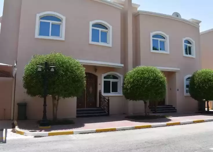 سكني عقار جاهز 5 + غرفة خادمة مفروش فيلا  للإيجار في الدوحة #8532 - 1  صورة 