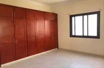 سكني عقار جاهز 3 + غرفة خادمة نصف مفروش فيلا  للإيجار في السد , الدوحة #8574 - 1  صورة 