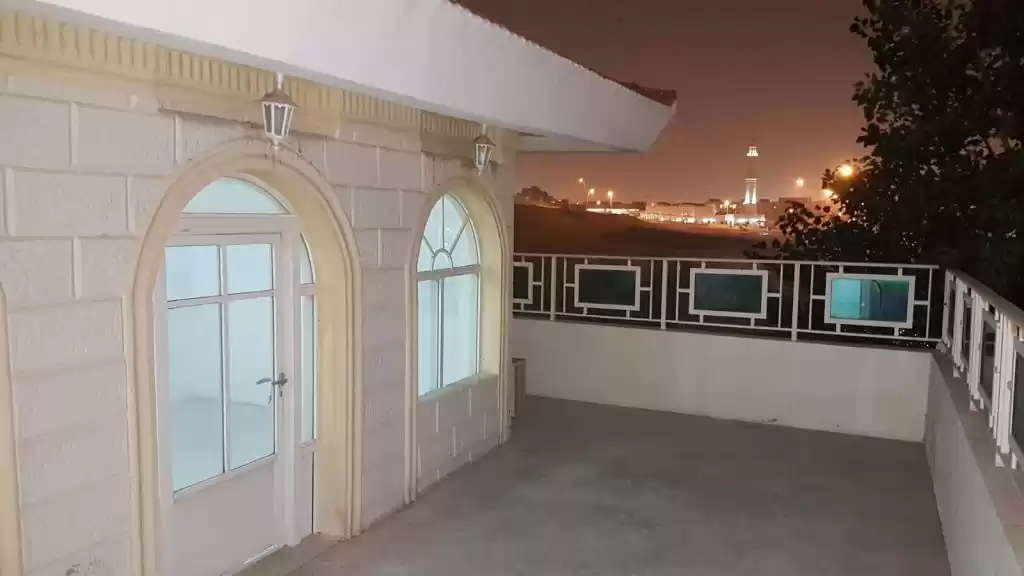 Wohn Klaar eigendom 2 Schlafzimmer U/F Wohnung  zu vermieten in Al Sadd , Doha #8888 - 1  image 