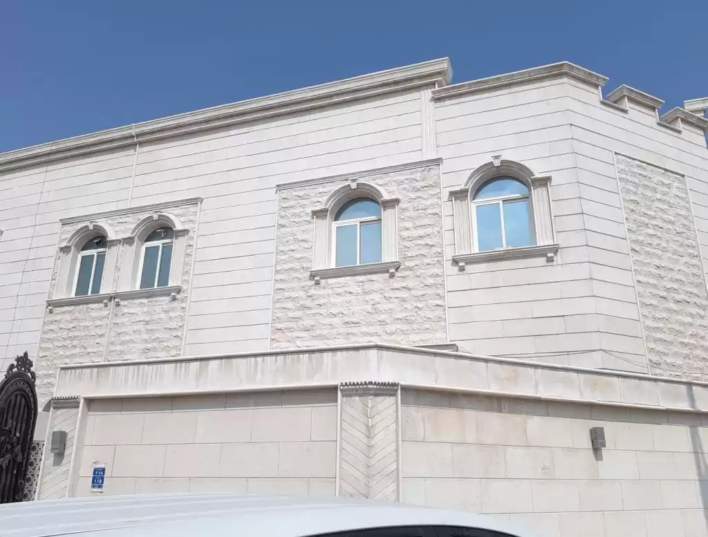 سكني عقار جاهز 5 غرف  غير مفروش فيلا  للإيجار في السد , الدوحة #9301 - 1  صورة 