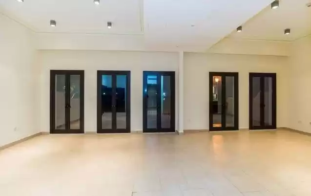 Residential Ready Property 2 Bedrooms S/F Townhouse  for rent in Al Sadd , Doha #9374 - 1  image 