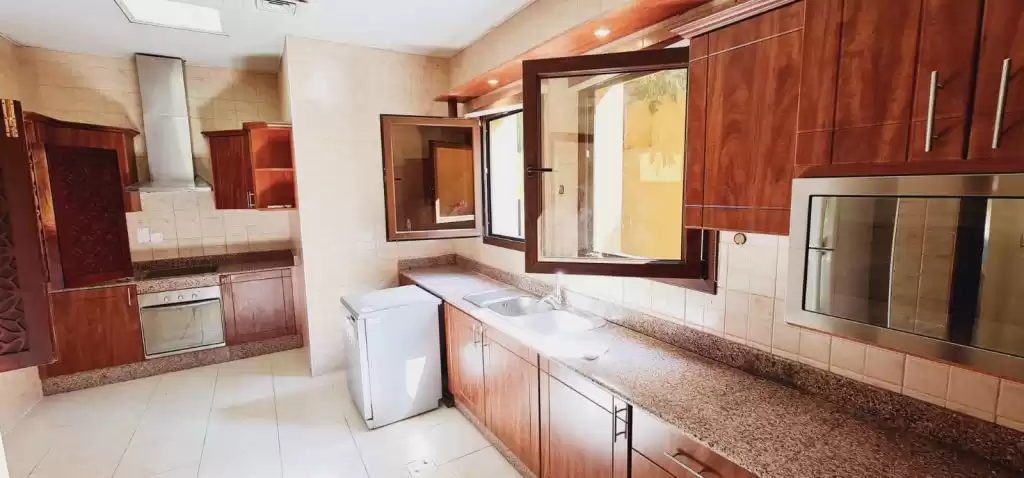 سكني عقار جاهز 5 غرف  نصف مفروش فيلا في مجمع  للإيجار في السد , الدوحة #9397 - 1  صورة 
