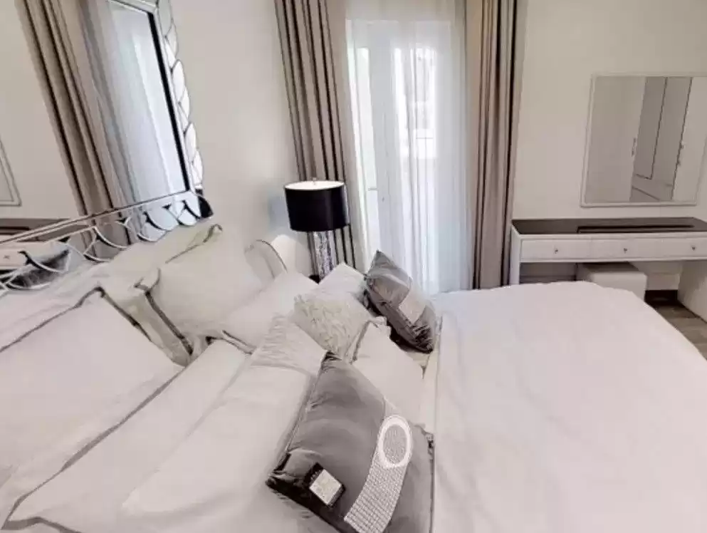 yerleşim Hazır Mülk 3 yatak odası F/F Apartman  kiralık içinde Al Sadd , Doha #9491 - 1  image 