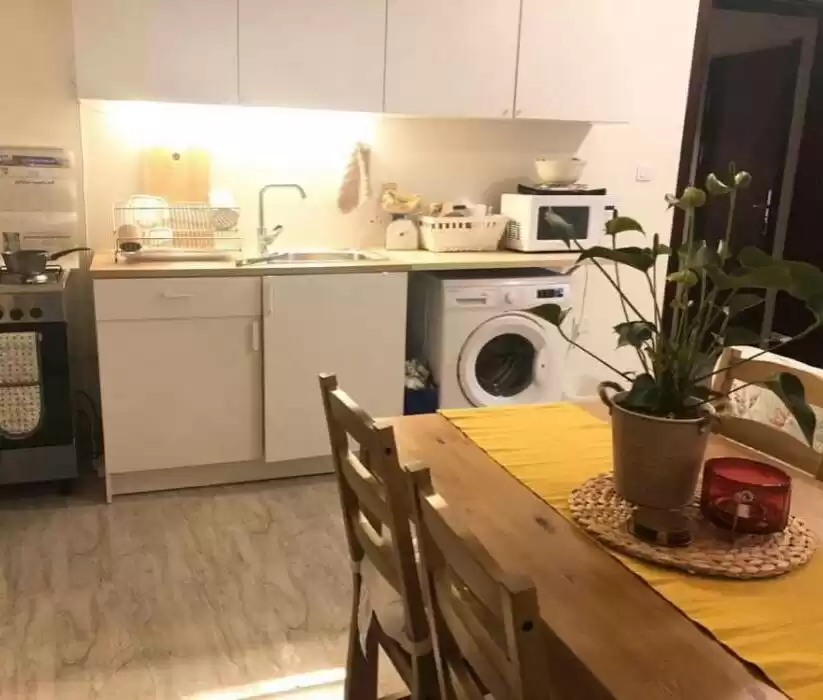 yerleşim Hazır Mülk 1 yatak odası F/F Apartman  kiralık içinde Doha #9495 - 1  image 