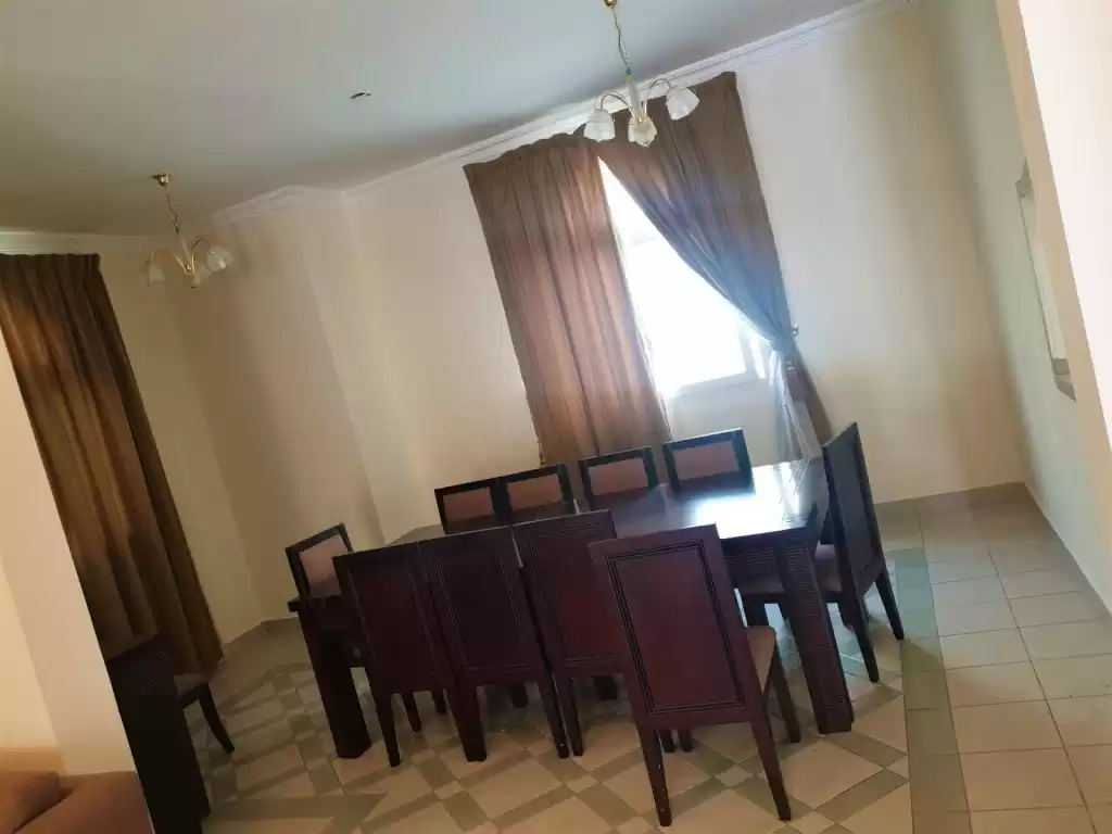 سكني عقار جاهز 4 غرف  نصف مفروش فيلا في مجمع  للإيجار في السد , الدوحة #9604 - 1  صورة 
