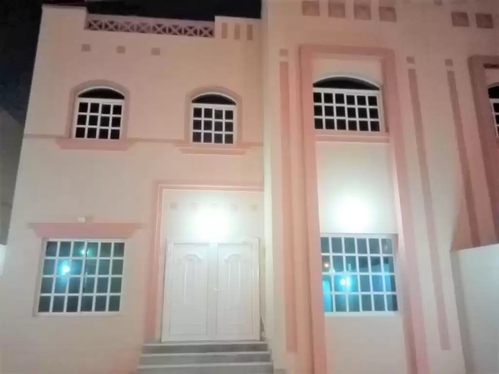 Residencial Listo Propiedad 5 habitaciones U / F Villa Standerlone  alquiler en al-sad , Doha #9610 - 1  image 