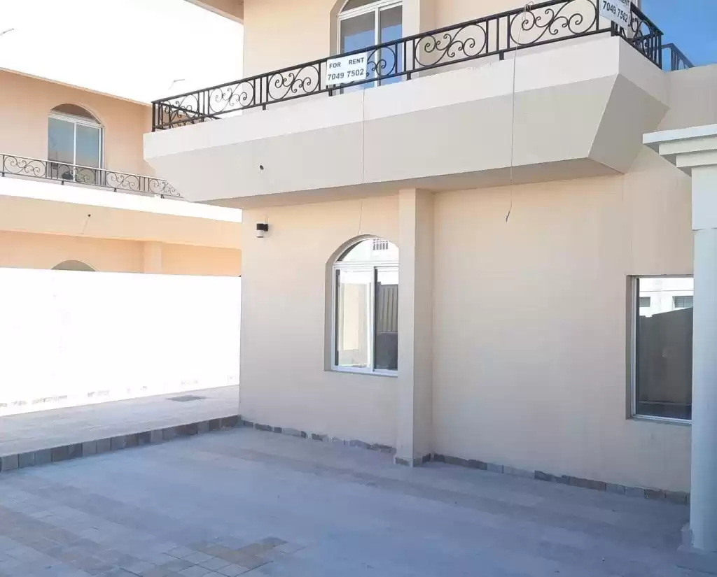 Wohn Klaar eigendom 3 Schlafzimmer U/F Alleinstehende Villa  zu vermieten in Al Sadd , Doha #9626 - 1  image 