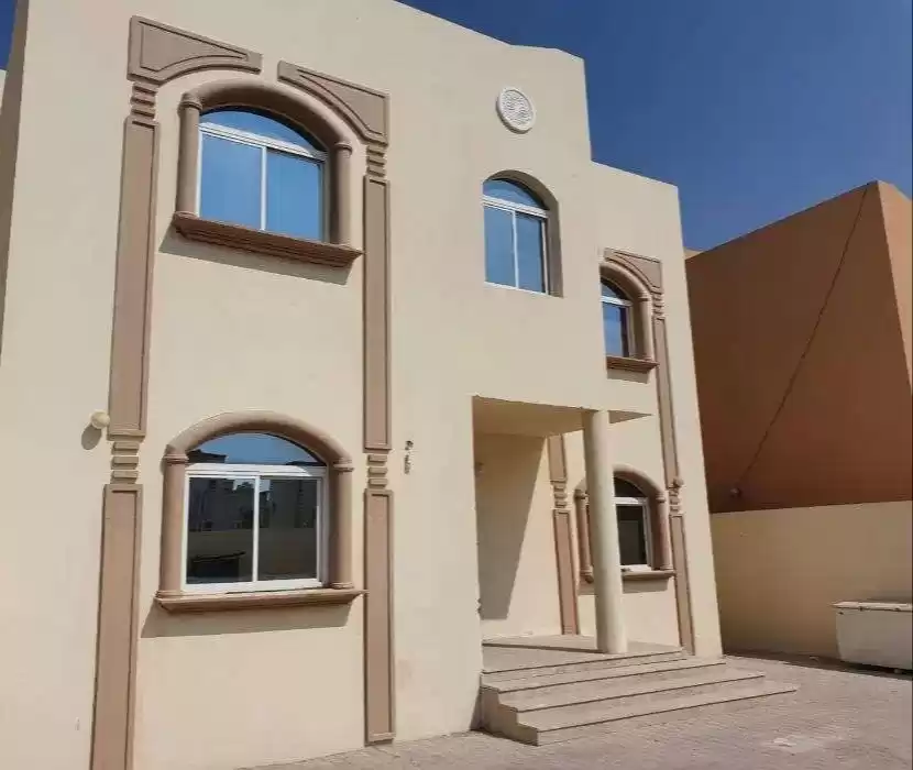 سكني عقار جاهز 7 غرف  غير مفروش فيلا  للبيع في الدوحة #9729 - 1  صورة 