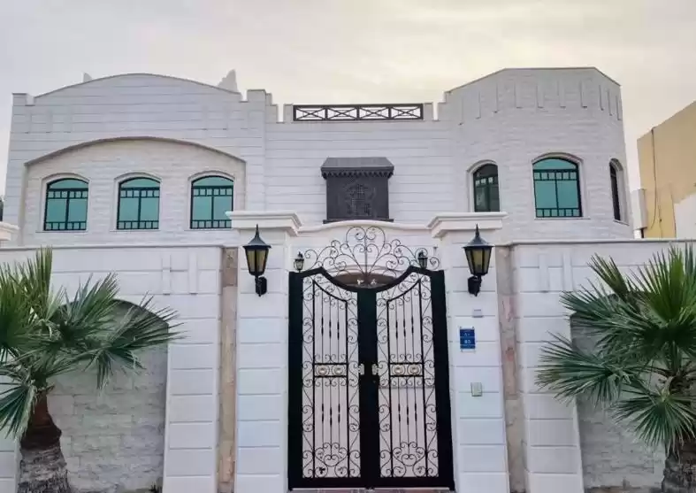 سكني عقار جاهز 5 + غرفة خادمة نصف مفروش فيلا  للبيع في السد , الدوحة #9776 - 1  صورة 