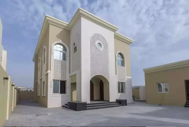 yerleşim Hazır Mülk 7+ Yatak Odası U/F Müstakil Villa  satılık içinde Al Sadd , Doha #9923 - 1  image 